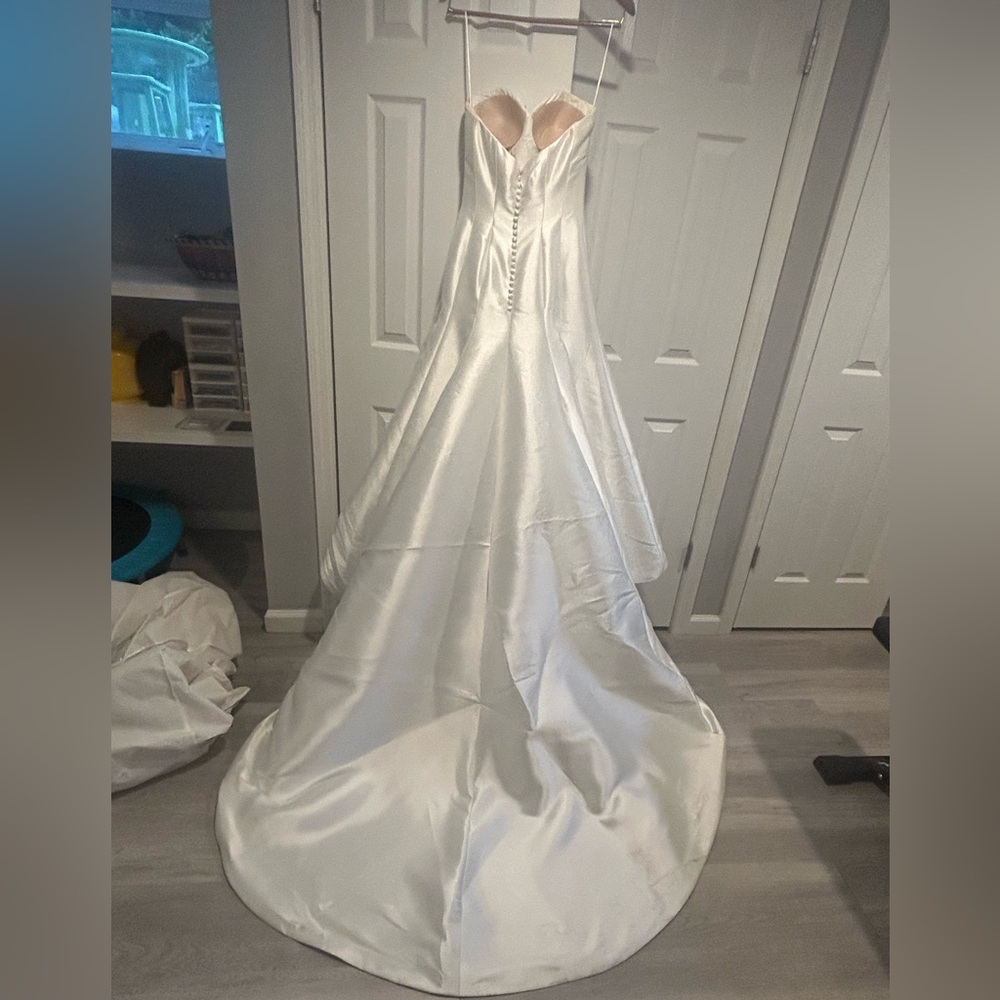 Elegant White Strapless Wedding Dress - Picture 4 of 14